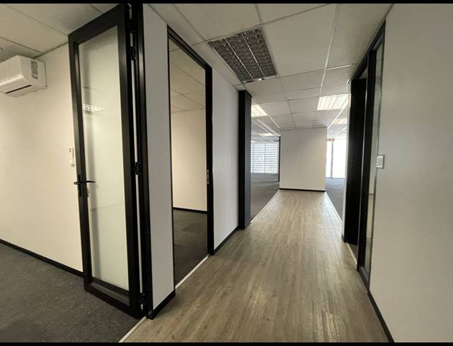669M² OFFICE TO LET IN BRYANSTON